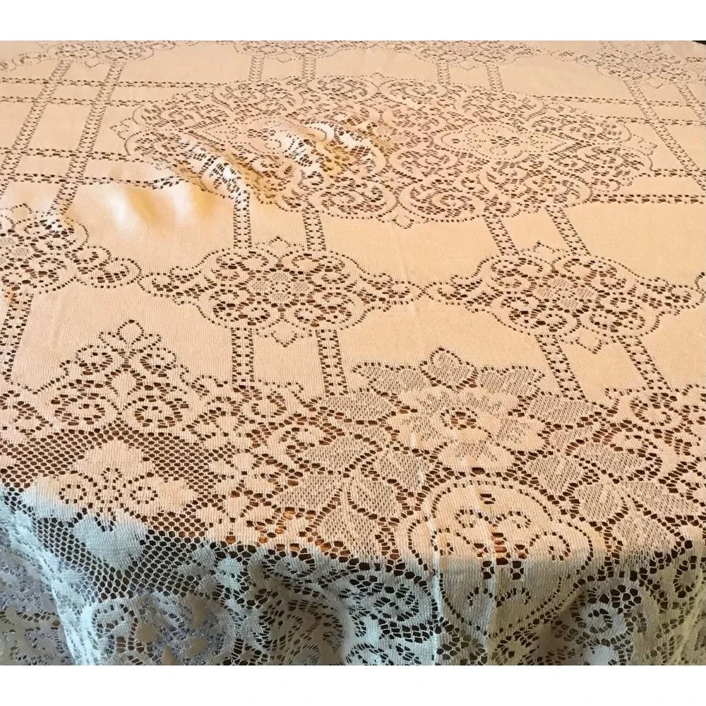 VTG Oval Lace Tablecloth 86